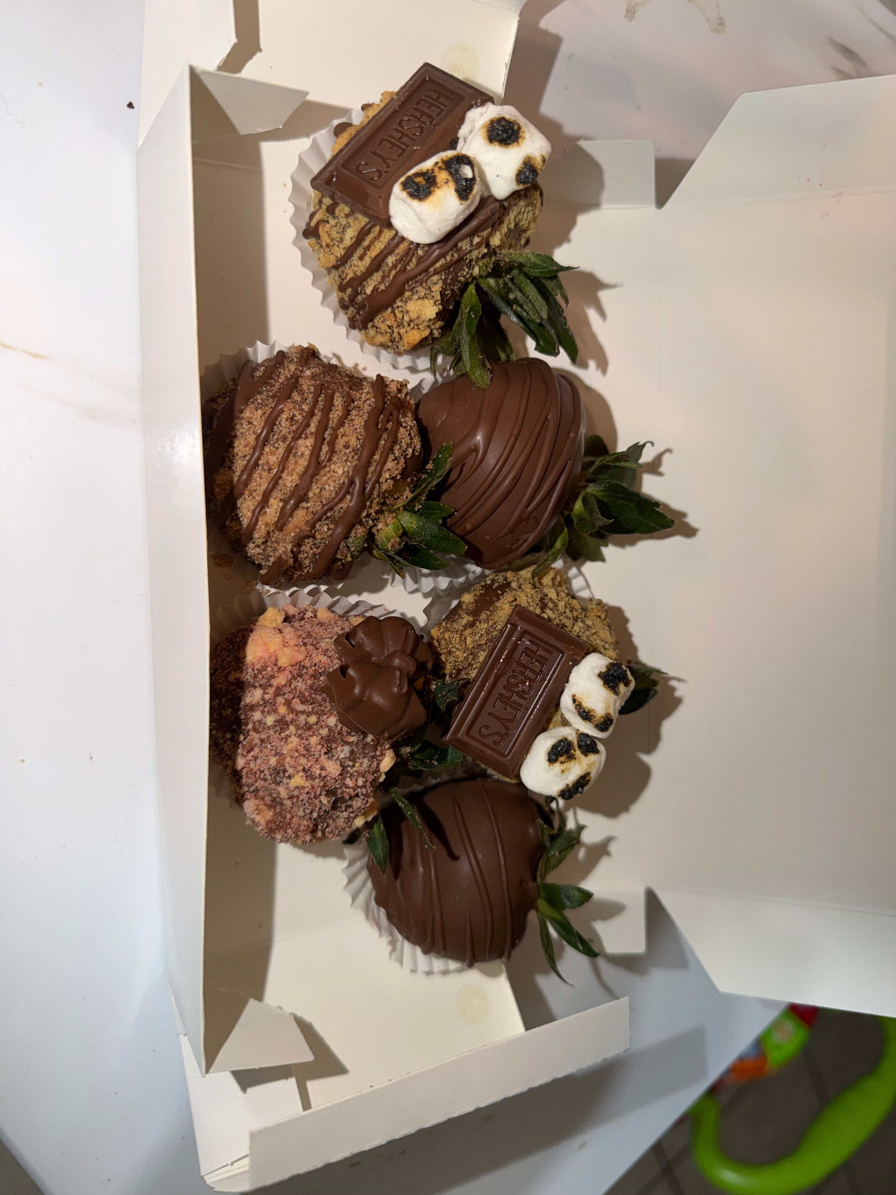 Loaded chocolate covered strawberries 🍓 🍫