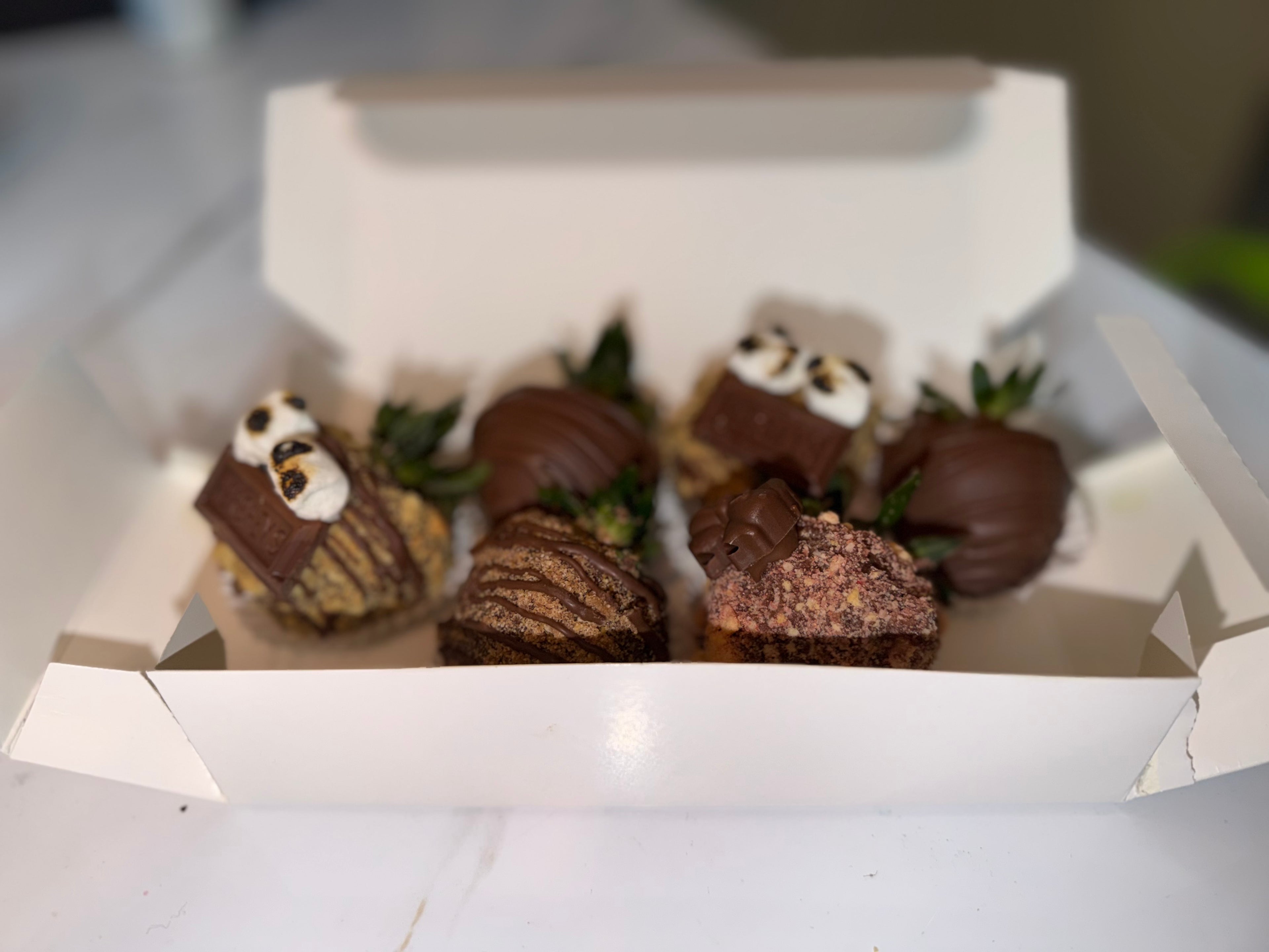 Loaded chocolate covered strawberries 🍓 🍫